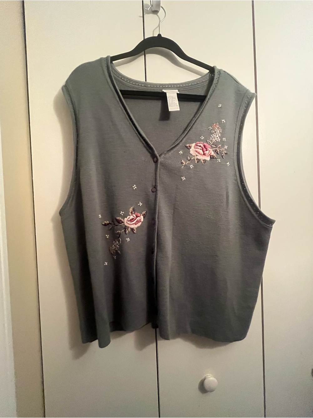 Vintage Koret floral embroidered acrylic & wool vest. 2X. Cottagecore. Grandma.